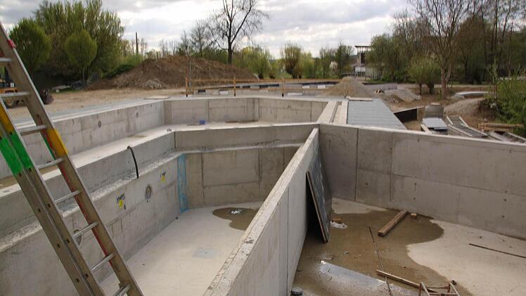 Das Außenbecken, in dem künftig zwölfprozentige Ursole sprudeln wird, ist bereits fertig betoniert.