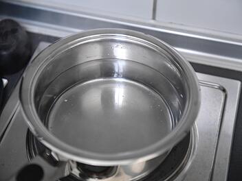 Töpfe zum Wasserkochen  haben jetzt ihre Ruhe:  Mit  Mittwochnachmittag kann Trinkwasser  wieder  uneingeschränkt verwendet werden, das Abkochgebot ist aufgehoben. Foto: Ronald Rinklef