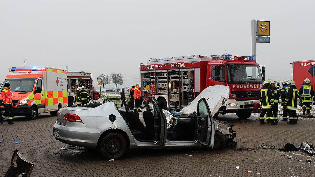 Landkreis Fürth: Auto überschlägt sich - 42-Jähriger lebensgefährlich verletzt