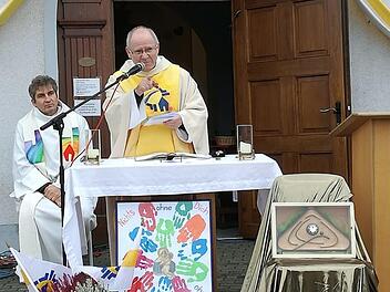 Diözesanpräses beim Festgottesdienst Martin Emge, rechts das Vaterauge Foto: Vroni Freitag