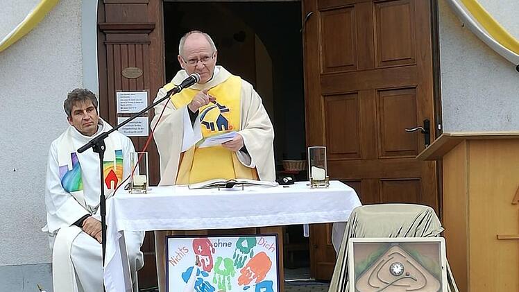 Diözesanpräses beim Festgottesdienst Martin Emge, rechts das Vaterauge Foto: Vroni Freitag