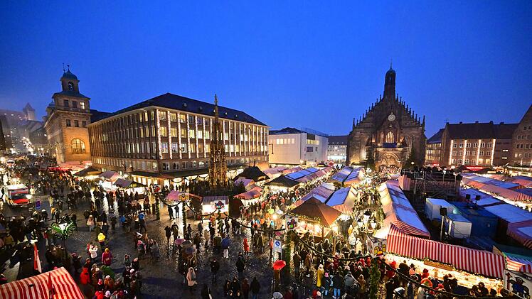 Nürnberger Christkindlesmarkt: Bummeln und Stöbern bei der langen Einkaufsnacht