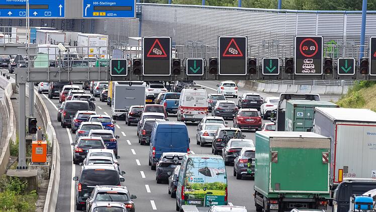Reiseverkehr zu Pfingsten - Hamburg