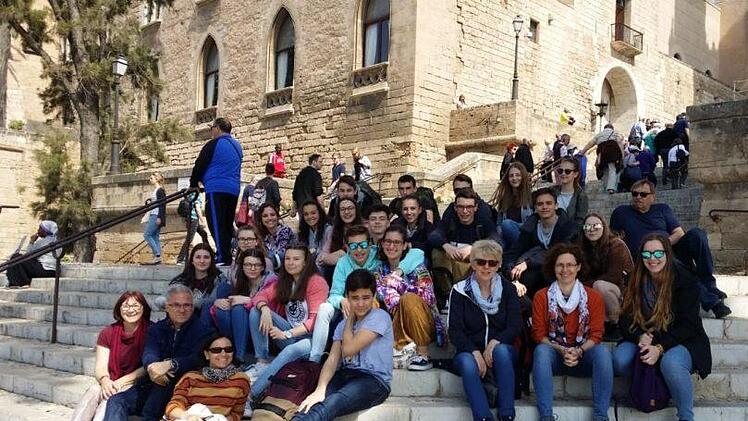 Gruppenfoto der Bad Brückenauer Gymnasiasten und ihrer spanischen Austauschschüler in Palma de Mallorca. Margarita Huppmann-Fronczek