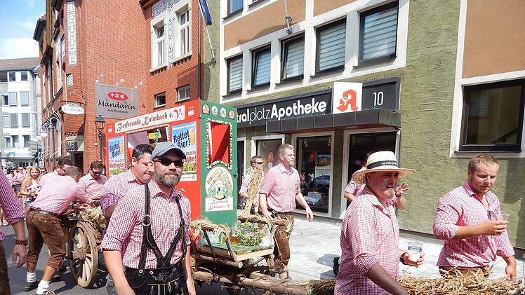Am Sonntag fand ein Festzug zum Bierstadel statt. Foto: Horst Wunner