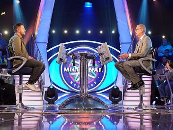 G&uuml;nther Jauch (rechts) erkl&auml;rte seinem Kandidaten Kevin Sommerfeld: Wedding Planner w&auml;re f&uuml;r ihn der schlimmstm&ouml;gliche Beruf.