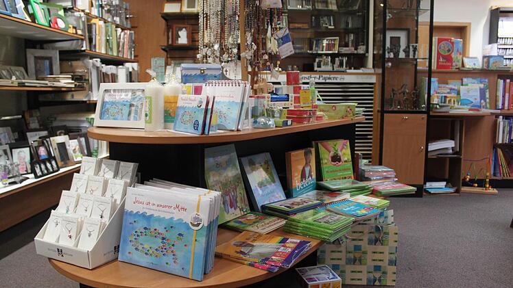 Dumproff - zu jedem Anlass ein verständiger Partner bei Beratung und Angebot. Jetzt im Sortiment: Artikel zur Kommunion und alles, was zu diesem Fest erfreut.  Foto: Markus Häggberg