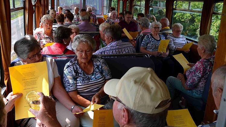 Sommeracher und Nordheimer fahren mit der Mainschleifenbahn