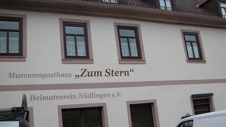 Außen hui, innen... hat das Wasser, das aus einer Leitung im Dach getropft ist, einigen Schaden hinterlassen.Ewald Kiesel