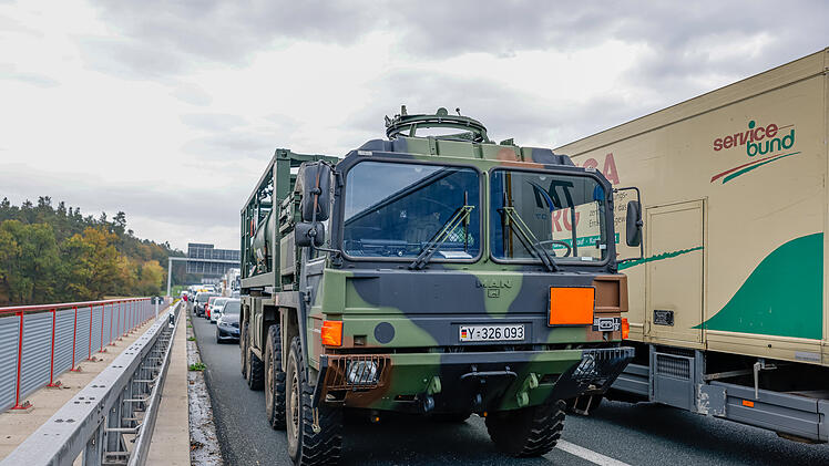 "Es war alles in Flammen gestanden": Mit Batterien beladener Lastwagen steht auf Autobahn in Vollbrand