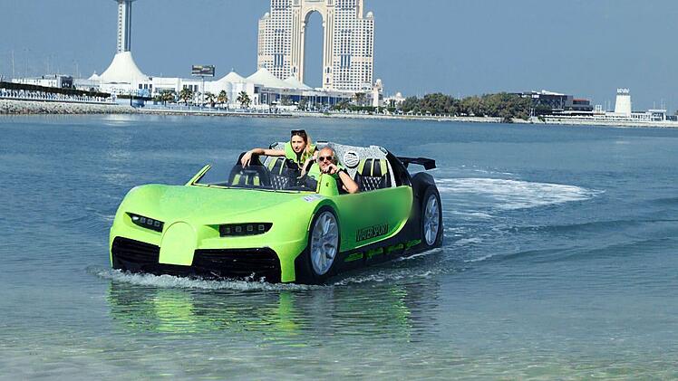 Die Geissens machen einen Ausflug mit sogenannten Jetcars in Abu Dhabi.