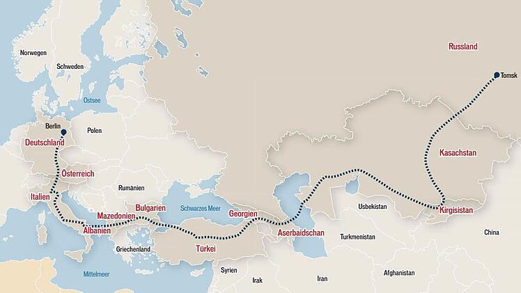 Es ist ein langer Weg von Tomsk in Sibirien nach Berlin - vor allem, wenn man, wie Urs Kroll, als Tramper unterwegs ist.