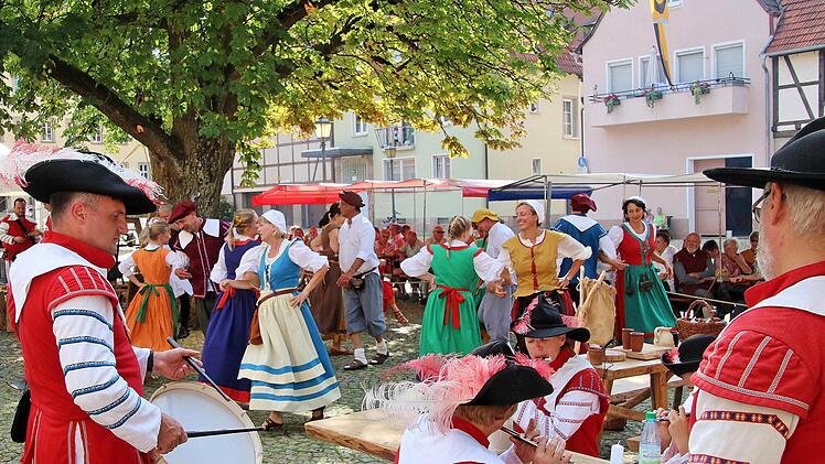 Der Tanz der Landsknechte und Marketenderinnen war gut einstudiert. Foto:  Dieter Britz