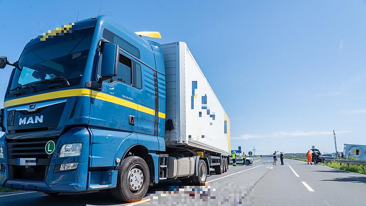 A73-Abfahrt im Kreis Erlangen-H&ouml;chstadt: Lastwagen erfasst Fahrrad