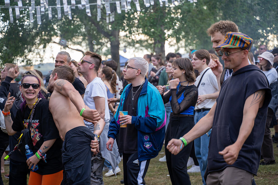 Sommer. Sonne. Tanzen. Techno. Bass!