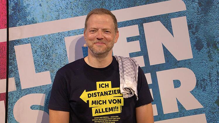 Furchtlos: Zum dritten tritt Comedian Mario Barth im Alleingang gegen Steffen Henssler an. Juror Alexander Herrmann zeigt Respekt: "Was muss der Mario Barth f&uuml;r Eier haben!"
