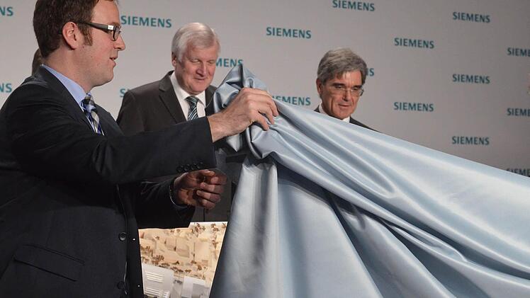 OB enthüllt das Campus Modell Foto: Nikolas Pelke