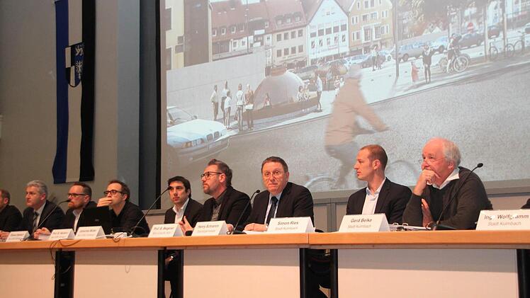 Bei der Podiumsdiskussion informierten viele Referenten über das Projekt.