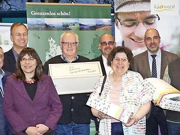 Martin Kremer (stellvertretender Leiter der Hessischen Verwaltungsstelle), Torsten Raab (Leiter der Hess. Verwaltungsstelle), Michael Geier (Leiter der Bayer. Verwaltungsstelle), Reinhard Braun (Thüringische Verwaltungsstelle), Peter Stühlinger (s. o.), Britta Krämer (s.o.), Hubert Barth (Gewinner), Andreas Kukuk (Gewinner), Frau Wünnenberg (Gewinner - Ehemann), Johannes Pain (s. o.), Stephanie Meinecke (Dachmarke Rhön), Ulrike Schade (länderübergreifende Projektkoordination Rahmenkonzept), L...