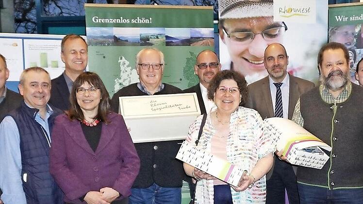 Martin Kremer (stellvertretender Leiter der Hessischen Verwaltungsstelle), Torsten Raab (Leiter der Hess. Verwaltungsstelle), Michael Geier (Leiter der Bayer. Verwaltungsstelle), Reinhard Braun (Thüringische Verwaltungsstelle), Peter Stühlinger (s. o.), Britta Krämer (s.o.), Hubert Barth (Gewinner), Andreas Kukuk (Gewinner), Frau Wünnenberg (Gewinner - Ehemann), Johannes Pain (s. o.), Stephanie Meinecke (Dachmarke Rhön), Ulrike Schade (länderübergreifende Projektkoordination Rahmenkonzept), L...