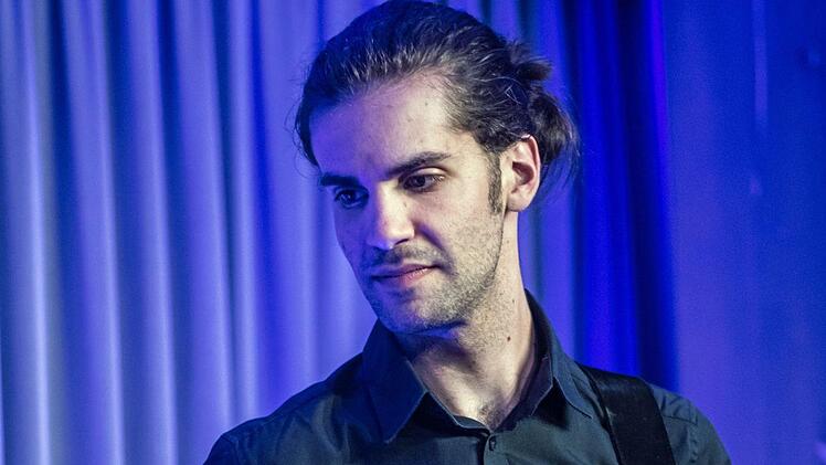 Ein Wiederhören mit der Singer-Songwriterin Ann Vriend gab es in Coburg. Am E-Bass begleitete Reid Thiel die Sängerin und Pianistin.Foto: Jochen Berger