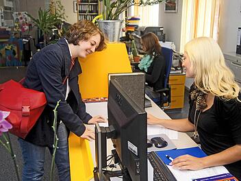 Telefonisch, online, per Brief oder persönlich- die Anmeldung zum VHS-Kurs ist schnell erledigt.  Foto: Sarah Dann