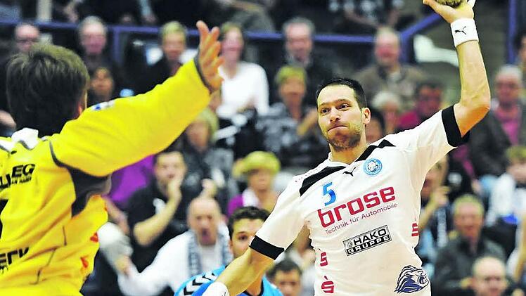 Auch der Coburger Rückraum-"Kanonier" Jiri Vitek spielte bereits in einem von Brose gesponsorten Trikot, nämlich als der wurfgewaltige Tscheche noch in der 1. Handball- Bundesliga für den Bergischen HC auf Torejagd ging. Ab sofort erweitert der Automobilzulieferer aus Coburg sein Handball-Engagement, denn Brose ist als Premiumsponsor beim Erstliga-Aufsteiger HC Erlangen eingestiegen. Foto: Archiv