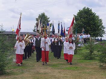 Die Kirchenparade vor der Andacht am Sonntagnachmittag Foto: Heike Schülein