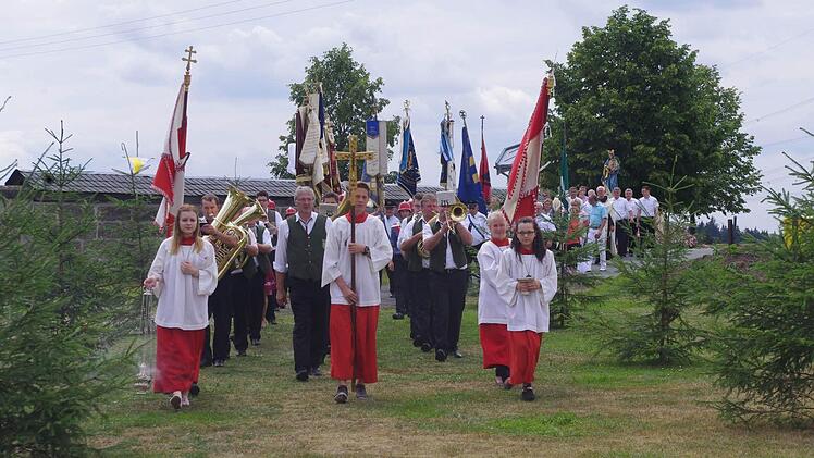 Die Kirchenparade vor der Andacht am Sonntagnachmittag Foto: Heike Schülein