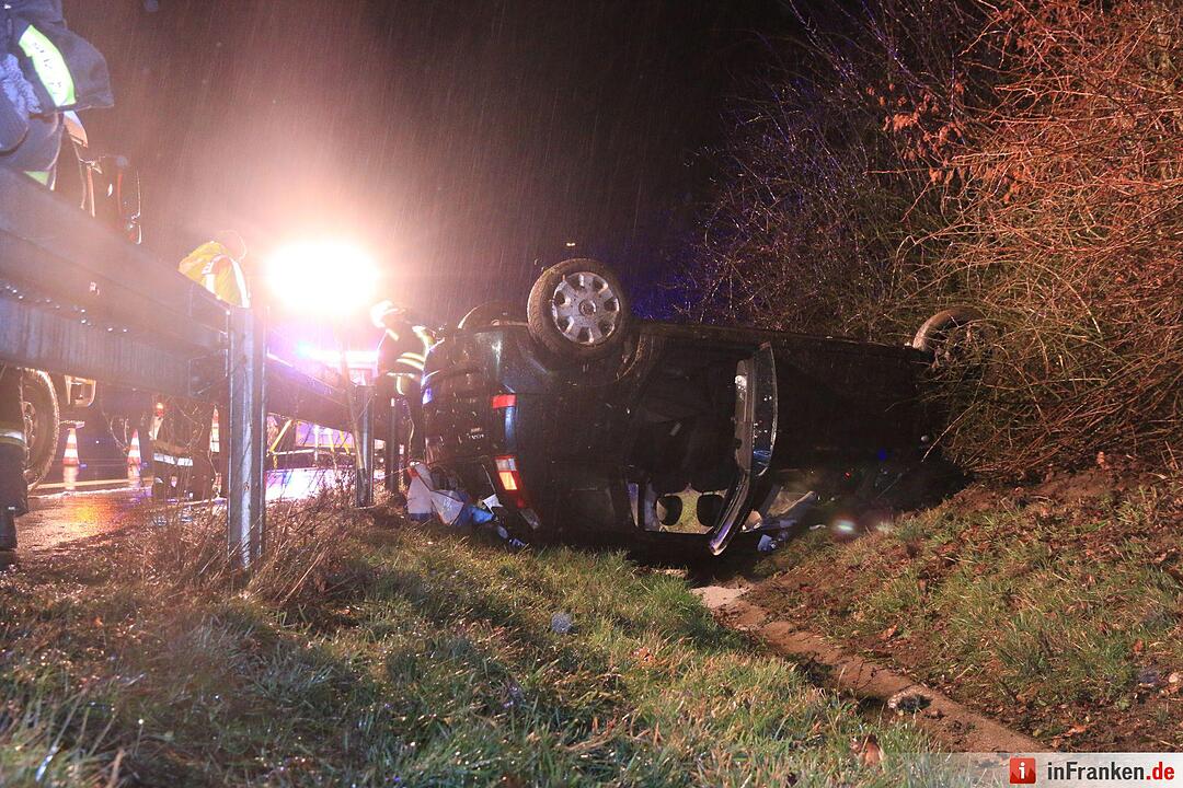 Auto überschlägt sich auf A73 bei Eggolsheim