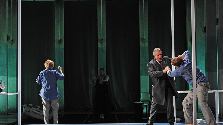 Szene aus Beethovens "Fidelio" am Landestheater Coburg in der Neuinszenierung von Rudolf FreyFoto: Andrea Kremper