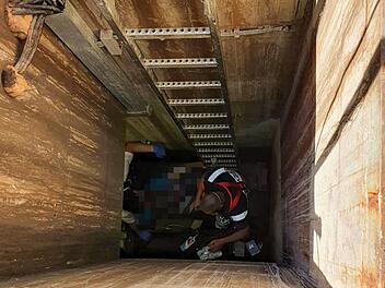 Bei der Rettung aus dem Schacht Foto: Feuerwehr Forchheim