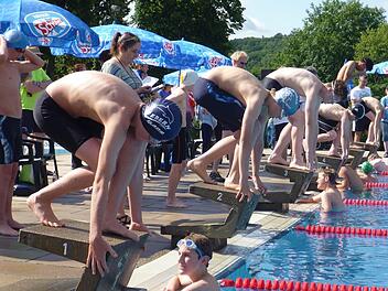 Über einen sechsten und einen siebten Platz kam der ansonsten so erfolgreich schwimmende Alexander Amend, links beim Start, in den starken Feldern in Bamberg nicht hinaus.