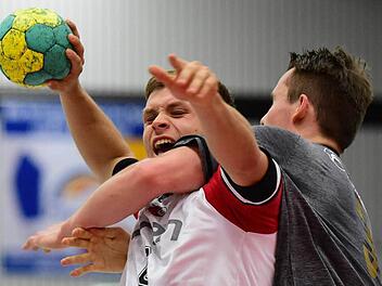 Auf harte Gegenwehr wird sich Maximilian Schmitt (links) in jedem Fall einstellen müssen. Mit dem HC Elbflorenzenz Dresden gastiert schließlich der Spitzenreiter beim HSC Bad Neustadt. Foto: Anand Anders