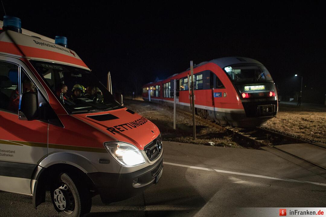 Kreis Roth: Auto kollidiert mit Regionalzug