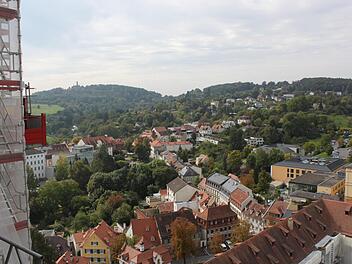 Spektakuläre Aussicht: Schon die unteren Plattformen eröffnen einen großartigen Blick auf die Altenburg.  Fotos: Anna Lienhardt