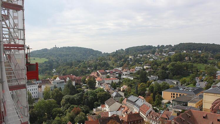 Spektakuläre Aussicht: Schon die unteren Plattformen eröffnen einen großartigen Blick auf die Altenburg.  Fotos: Anna Lienhardt