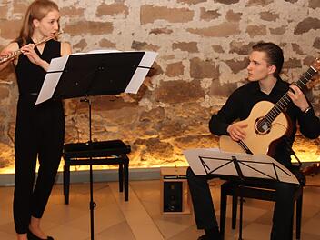 Henrike Fröhlich und Lorenz Polifke spielten das Stück "Libertango".    Foto: Johanna Blum