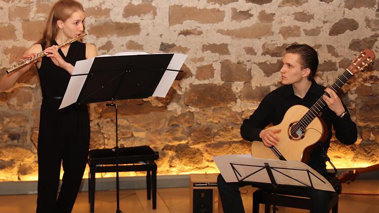 Henrike Fröhlich und Lorenz Polifke spielten das Stück "Libertango".    Foto: Johanna Blum