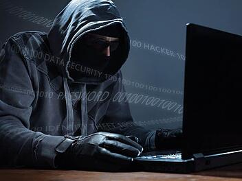 Betrüger versuchen im Namen der Sparkasse, Volksbank und Mastercard an die privaten Daten der Bankkunden zu gelangen. Foto: Julian Stratenschulte/dpa