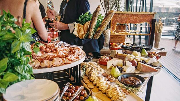 Ehemalige Hotel-Angestellte warnt vor Frühstücksbuffets - "esst diesen Sch**ß nicht"