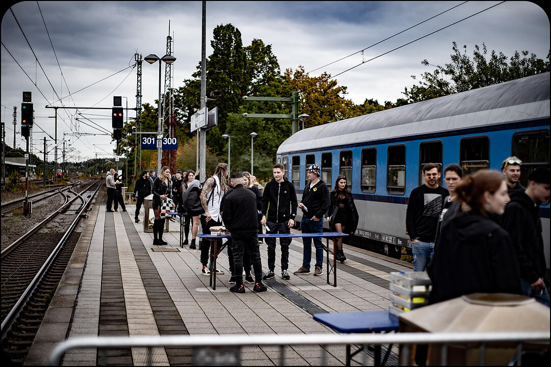 Hard Techno und Trance in drei verschiedenen Party-Waggons!