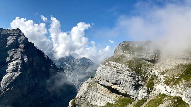 Wander-Duo in Schweizer Alpen abgestürzt - Junge Frau (19) aus Deutschland tot