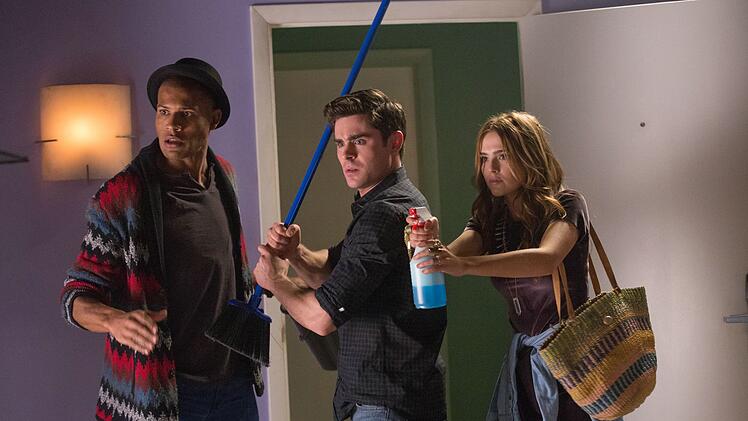 Beim Spring Break geht es f&uuml;r Tyrone (Brandon Mychal Smith, links), Jason (Zac Efron, Mitte) und Shadia (Zoey Deutch) bisweilen recht chaotisch zu.
