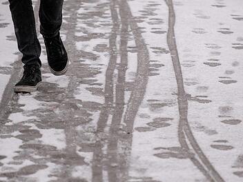 Wetterexperte rechnet mit "strichweise" Neuschnee in Teilen Frankens. Foto: Marijan Murat/dpa