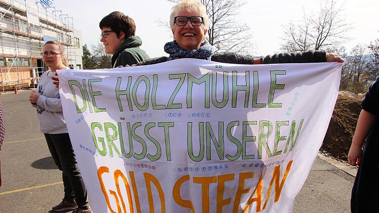 Sonja Müller betreut Stefan Weidner in seiner Wohngruppe. Sie freut sich sehr mit ihm für seinen olympischen Erfolg. Diana Fuchs