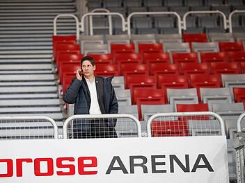 Brose-Gesch&auml;ftsf&uuml;hrer Arne Dirks wird am Sonntag einer der wenigen Anwesenden in der Brose-Arena sein - insofern das geplante Spiel gegen Bonn nicht komplett abgesagt wird. Daniel L&ouml;b