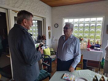 Bubenreuth: Feuerwehr gratuliert &auml;ltestem Kamerad zum 90. Geburtstag