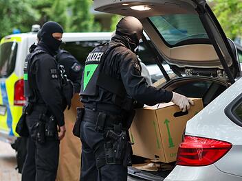 Razzien gegen Gro&szlig;familie nach Angriff auf Polizisten