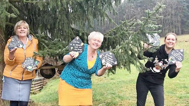 Die Mitglieder von Lorenga e.V. haben die Schiefertafeln mit den Sprüchen selbst gestaltet. Foto: privat